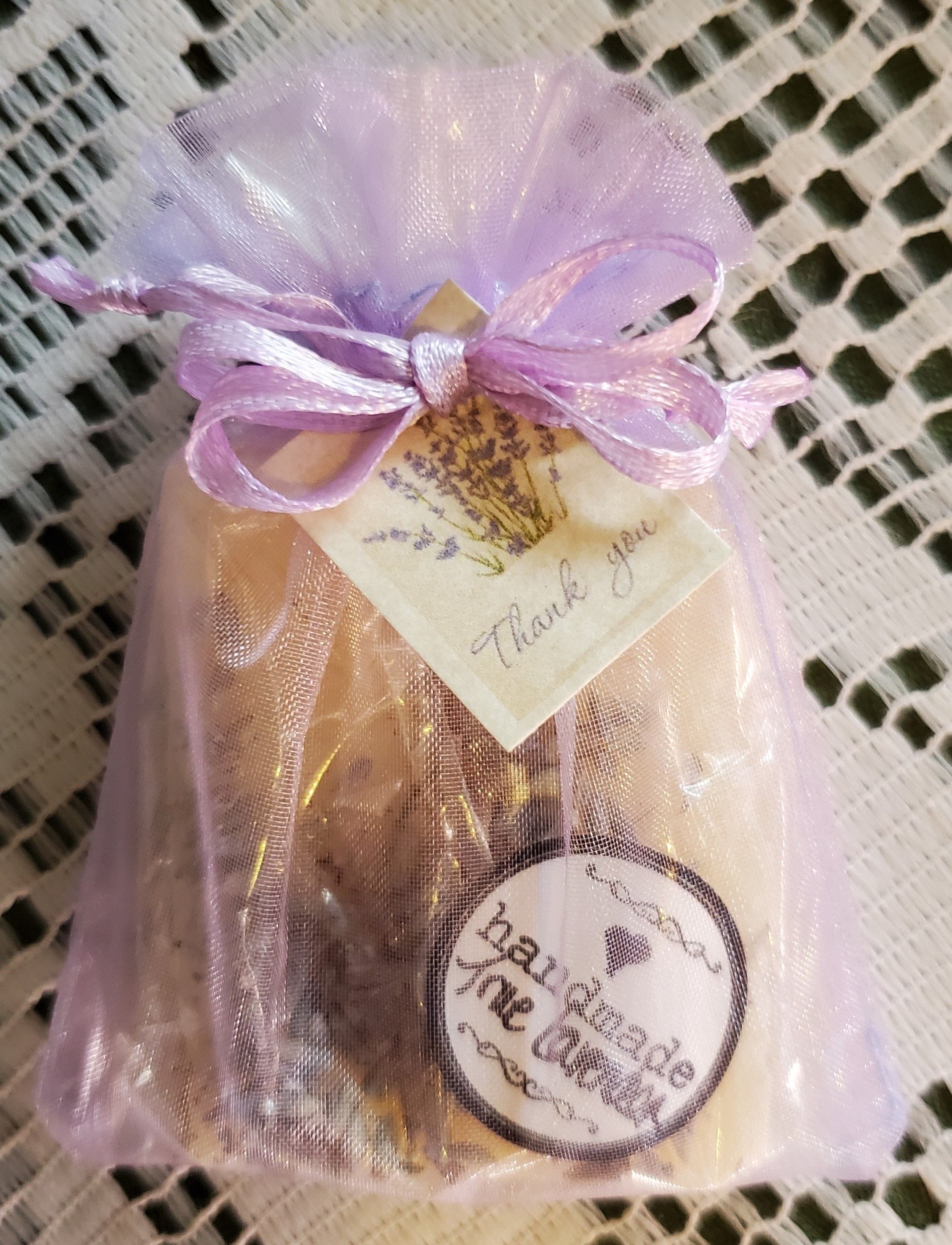 Our quality lavender soap favours are a beautiful gift favour for a special little something with organic lavender buds to decorate.  Vegan, no animal testing.